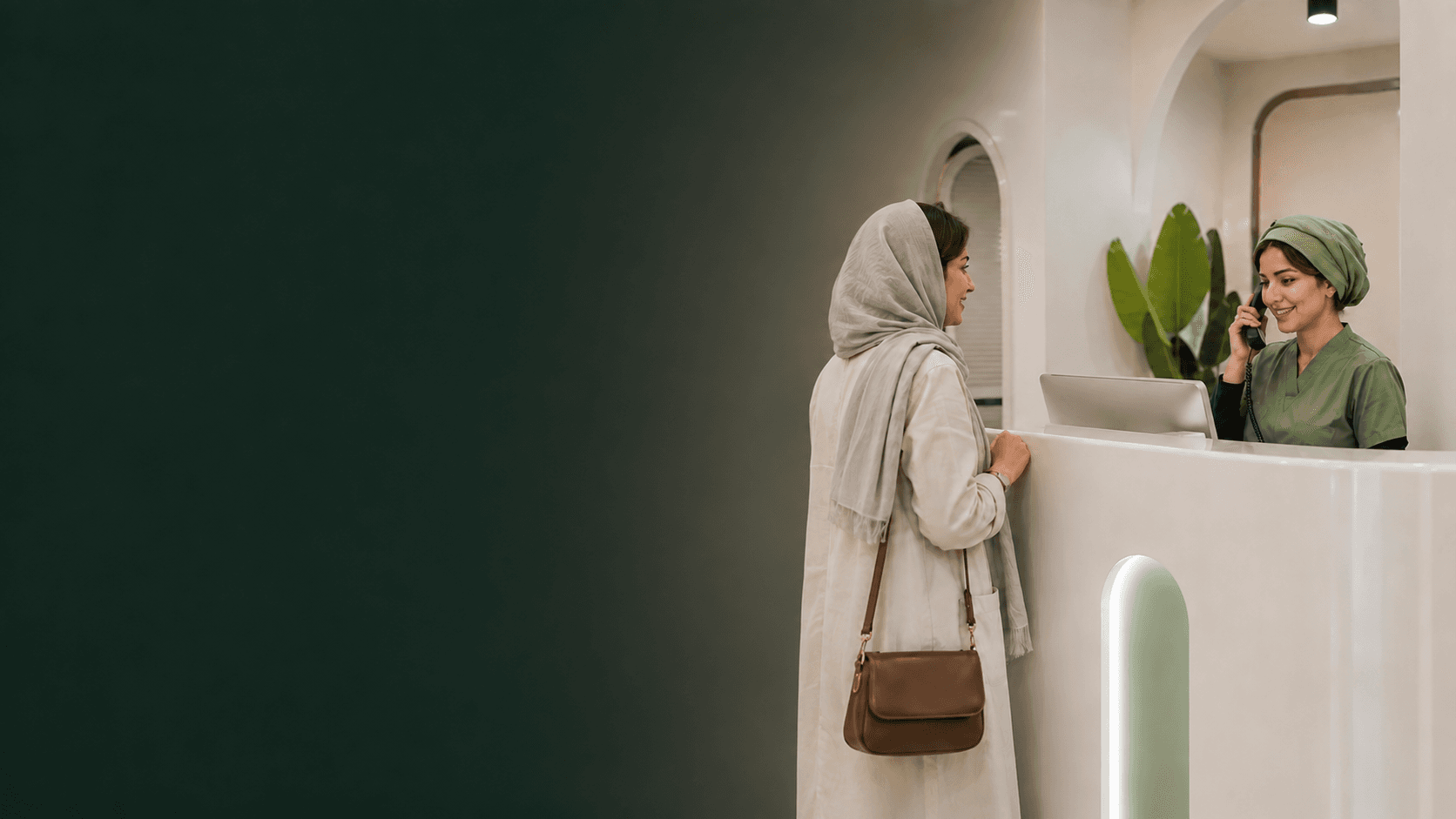 پذیرش و پاسخ‌گویی به مراجعه‌کننده در کلینیک زیبایی جانارو